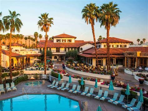 hotels close to stagecoach festival.